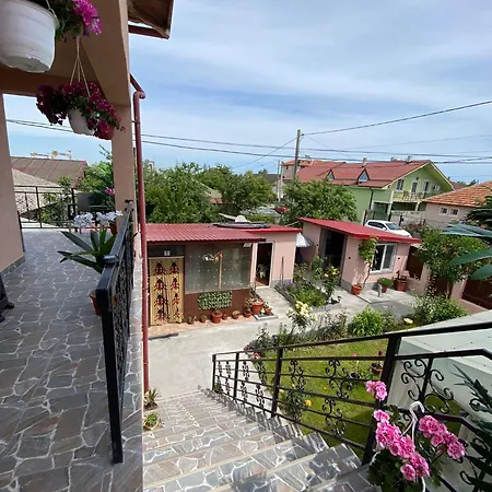 Casa Tomita بيت ضيافة *